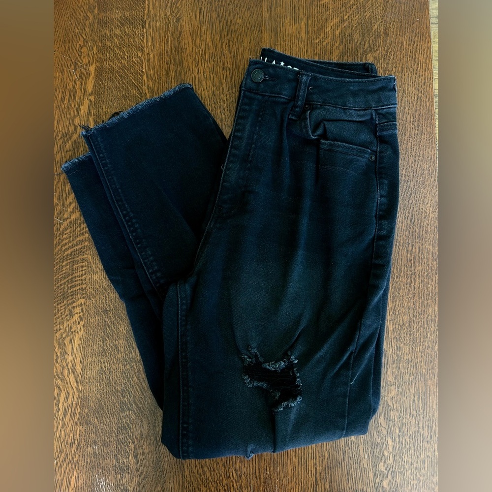 Vanilla Star ripped black mom jeans mid-waist. Super comfortable and stretchy!